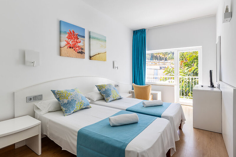 Neptuno Paguera Hostal 11