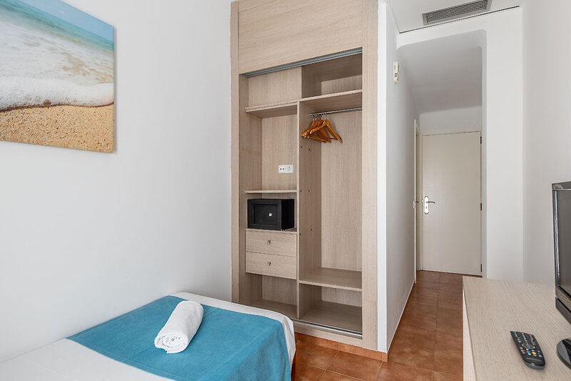 Neptuno Paguera Hostal 13
