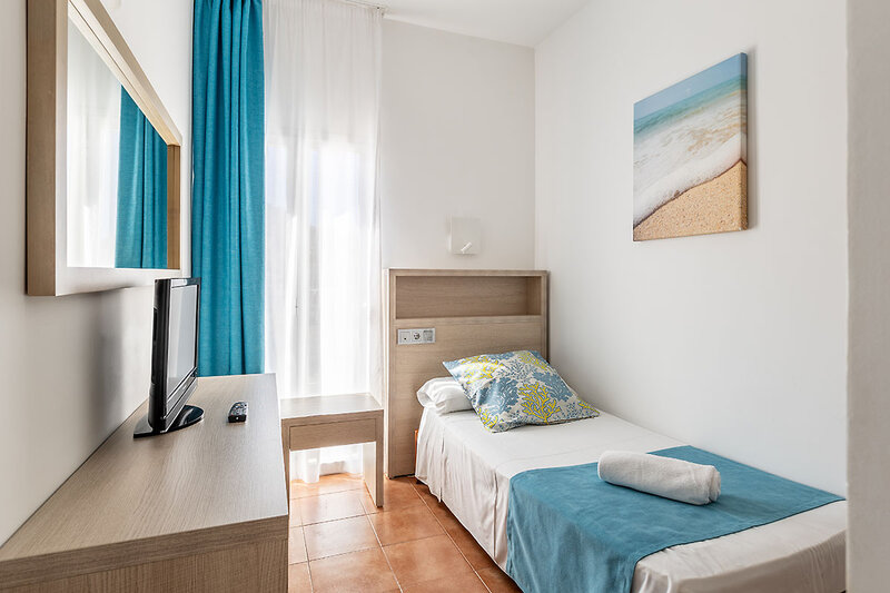 Neptuno Paguera Hostal 17