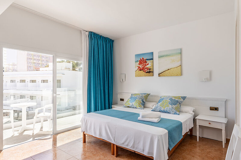 Neptuno Paguera Hostal 18