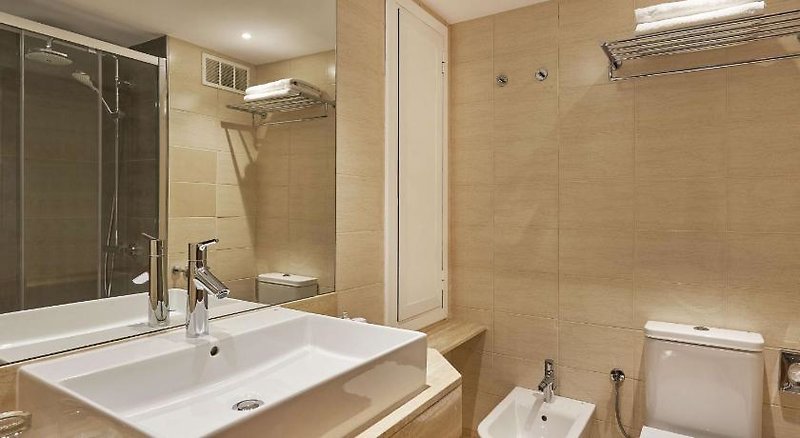 NH Sants Barcelona 5