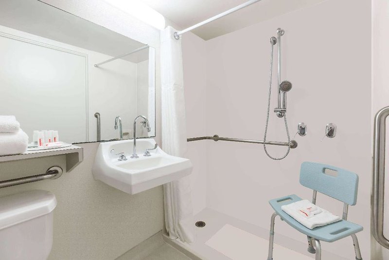 Ramada Plaza by Wyndham Waikiki 5