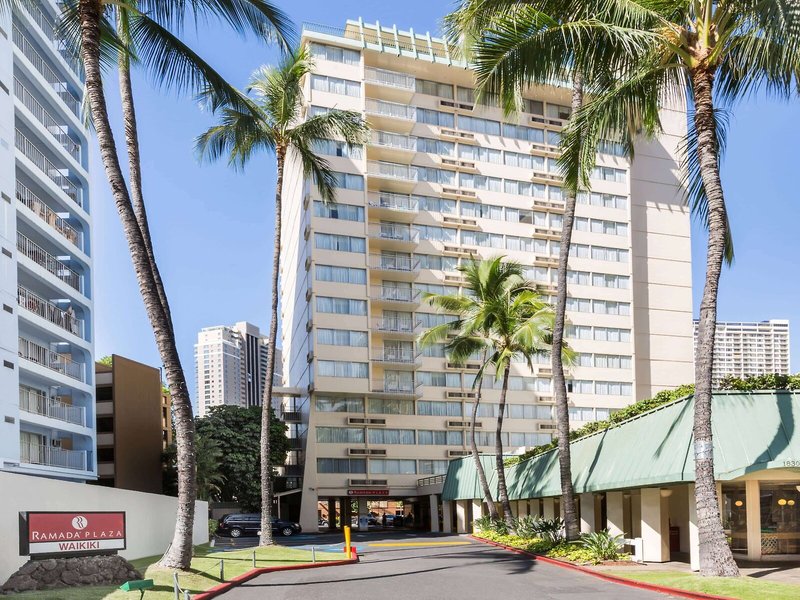 Ramada Plaza by Wyndham Waikiki 2