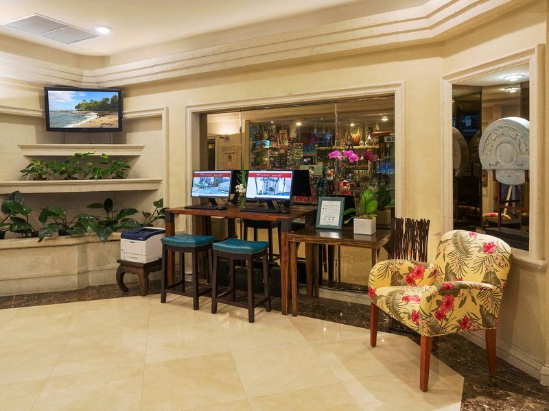 Ramada Plaza by Wyndham Waikiki 4