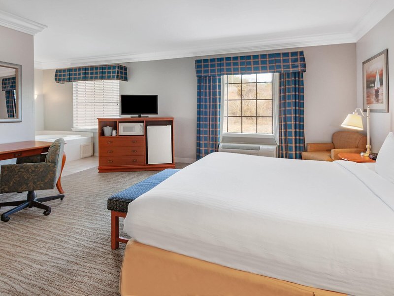 Ramada Plaza by Wyndham Waikiki 15