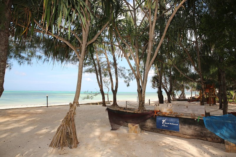 Bluebay Beach Resort & Spa 10