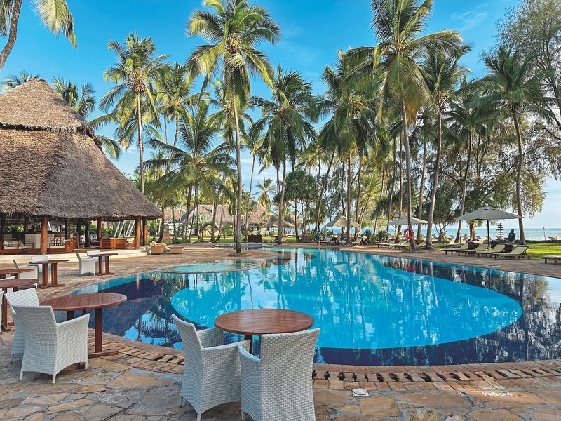 Bluebay Beach Resort & Spa 18