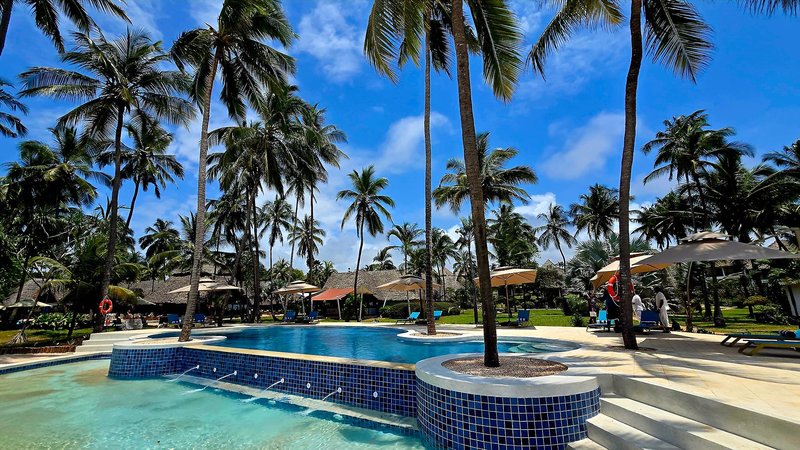 Bluebay Beach Resort & Spa 20