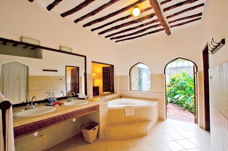 Bluebay Beach Resort & Spa 28