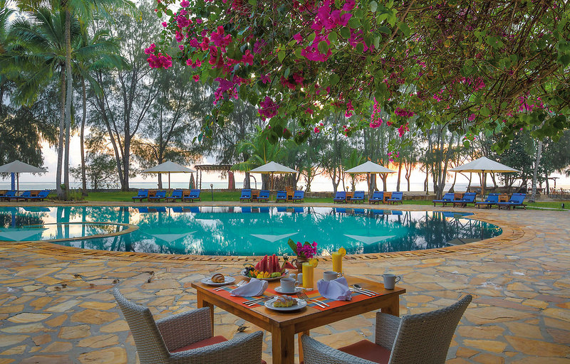 Bluebay Beach Resort & Spa 3