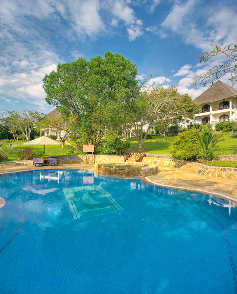 Bluebay Beach Resort & Spa 9