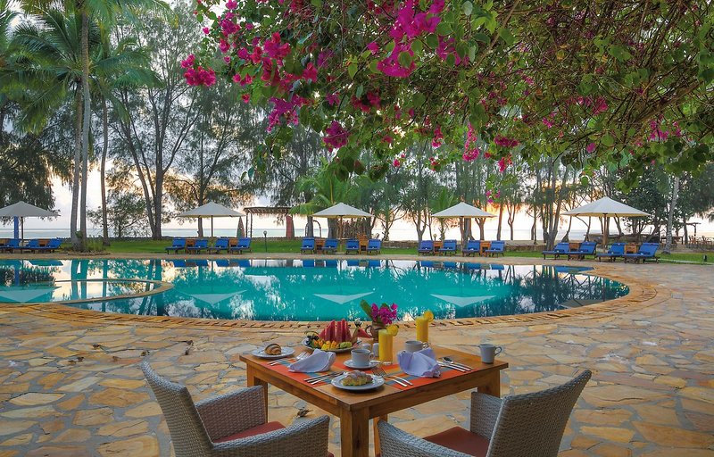 Bluebay Beach Resort and Spa 3