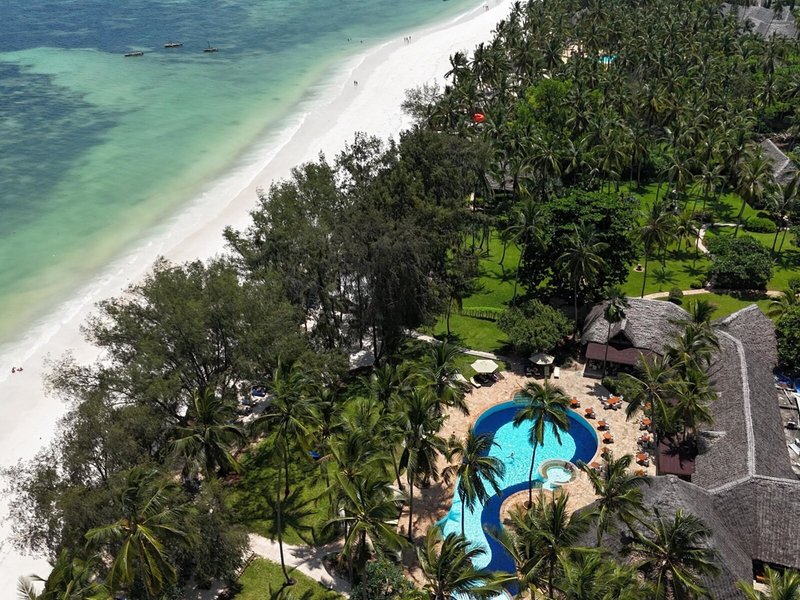 Bluebay Beach Resort & Spa 9