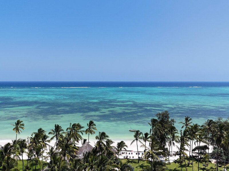 Bluebay Beach Resort & Spa 10