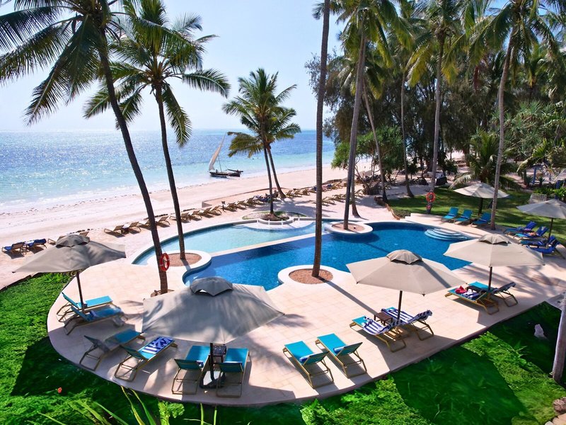 Bluebay Beach Resort & Spa 23