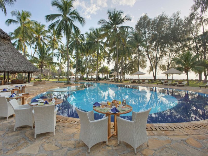 Bluebay Beach Resort & Spa 38