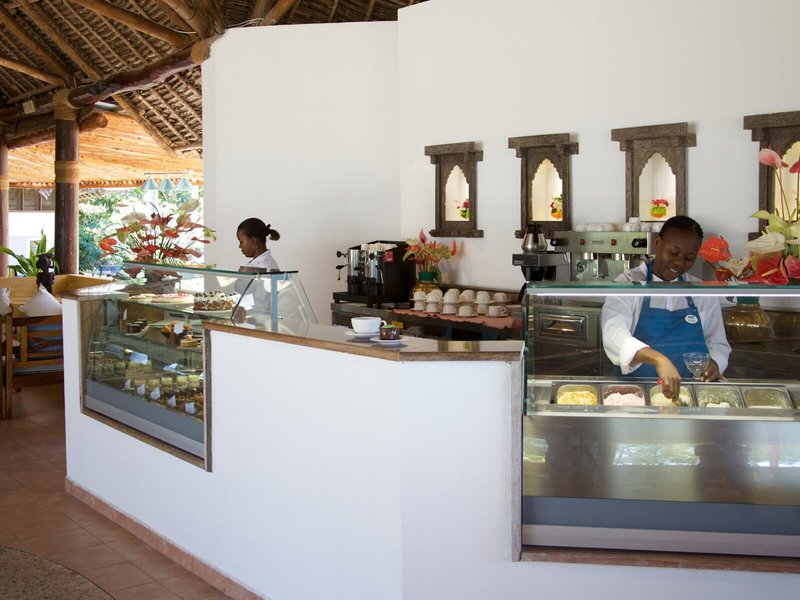 Bluebay Beach Resort & Spa 40