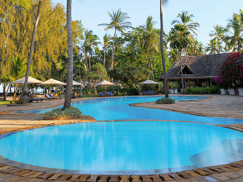 Bluebay Beach Resort & Spa 7