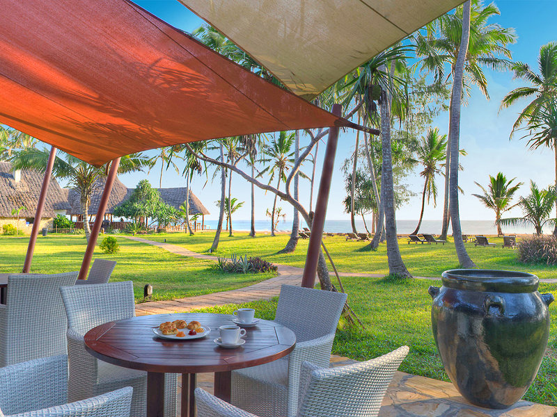 Bluebay Beach Resort & Spa 8