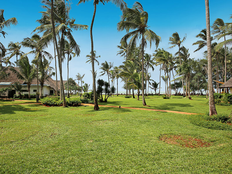 Bluebay Beach Resort & Spa 9