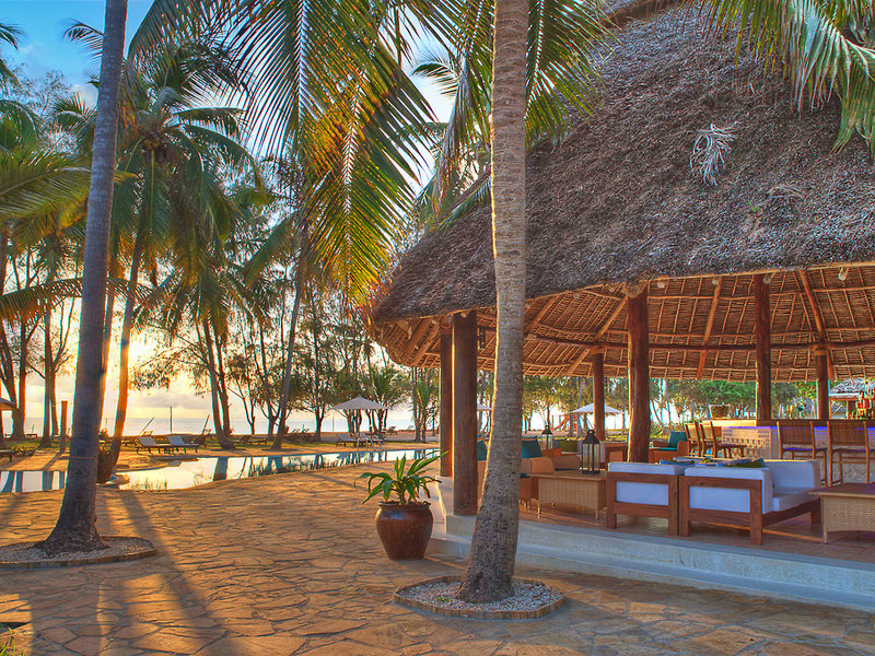 Bluebay Beach Resort & Spa 10