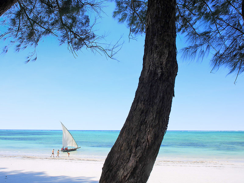 Bluebay Beach Resort & Spa 12