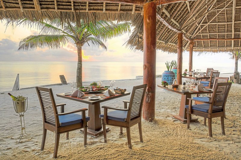 Bluebay Beach Resort & Spa 11