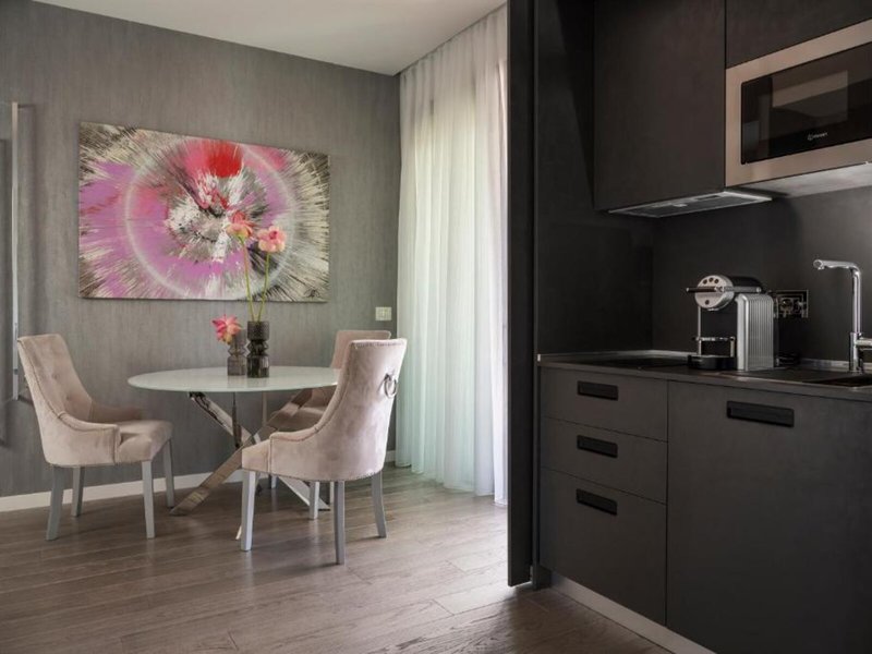The Promenade Luxury Wellness Hotel 17