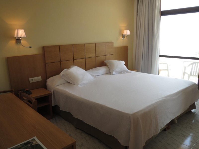 Amic Miraflores 38