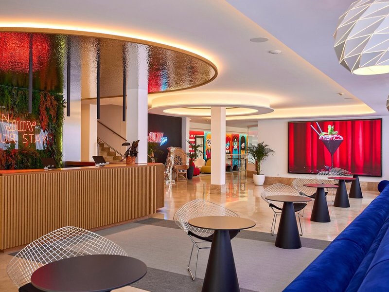 Universal Hotel Neptuno 8