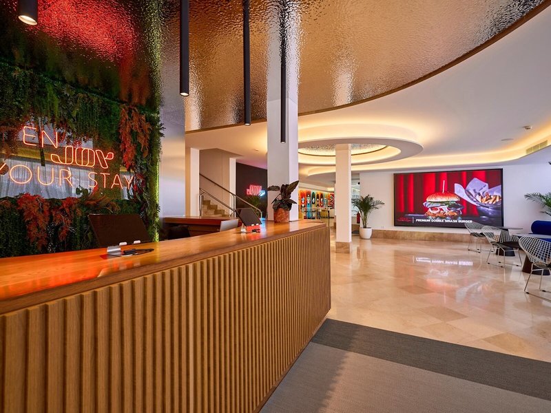 Universal Hotel Neptuno 10