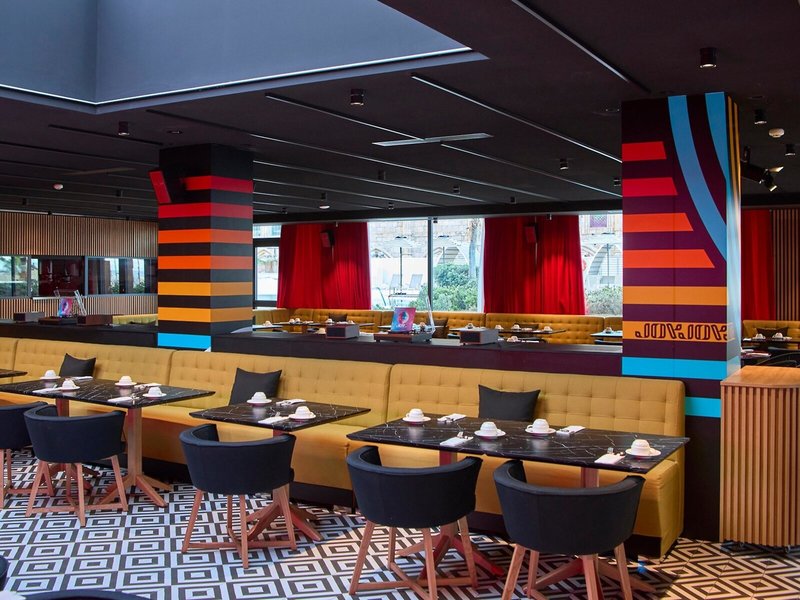 Universal Hotel Neptuno 12