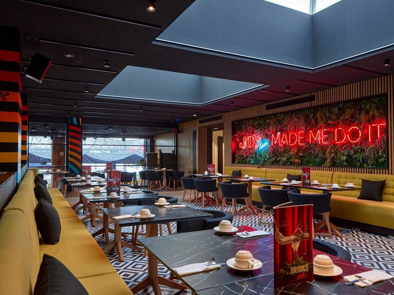 Universal Hotel Neptuno 15