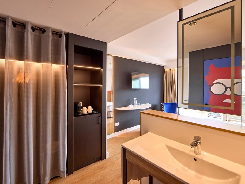 Universal Hotel Neptuno 38