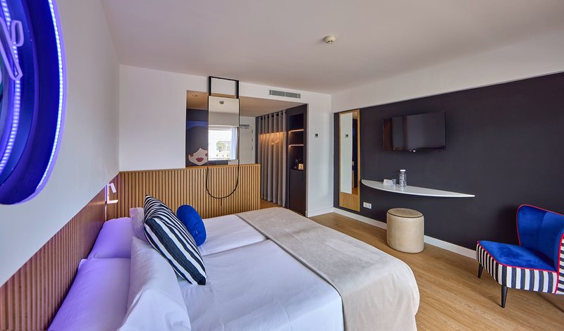 Universal Hotel Neptuno 17
