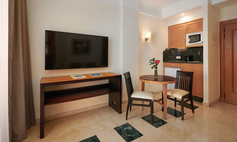 Grupotel Playa de Palma Suites & Spa 12
