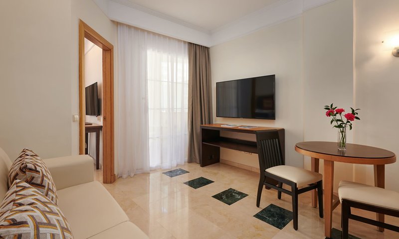 Grupotel Playa de Palma Suites & Spa 13