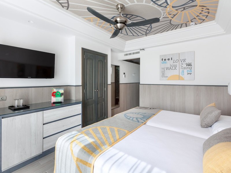 Hotel Riu Chiclana 35