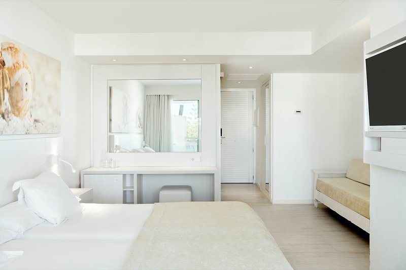 Iberostar Waves Cristina 18