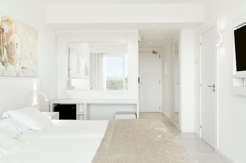 Iberostar Waves Cristina 9