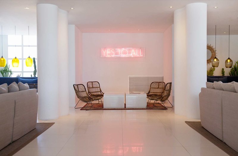HM Tropical 11 - Lounge / Lobby