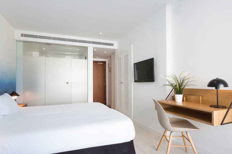 HM Tropical 14 - Room Example