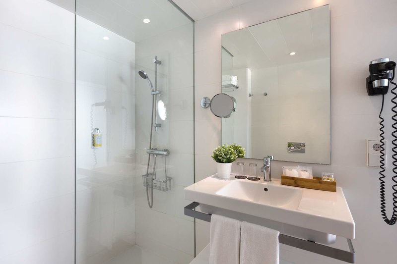 HM Tropical 15 - Bathroom Example