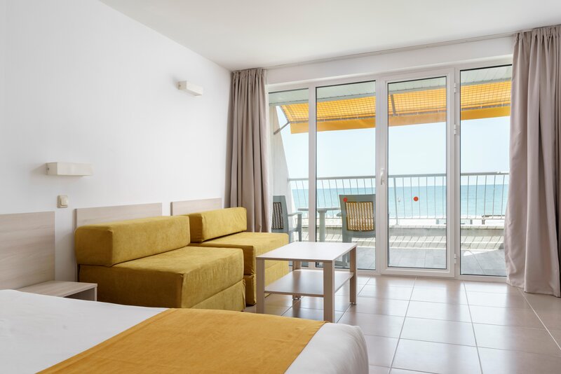AluaSun Helios Beach 79
