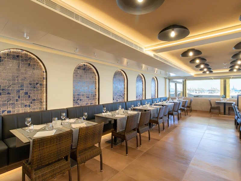 Golden Donaire Beach 12 - Restaurant