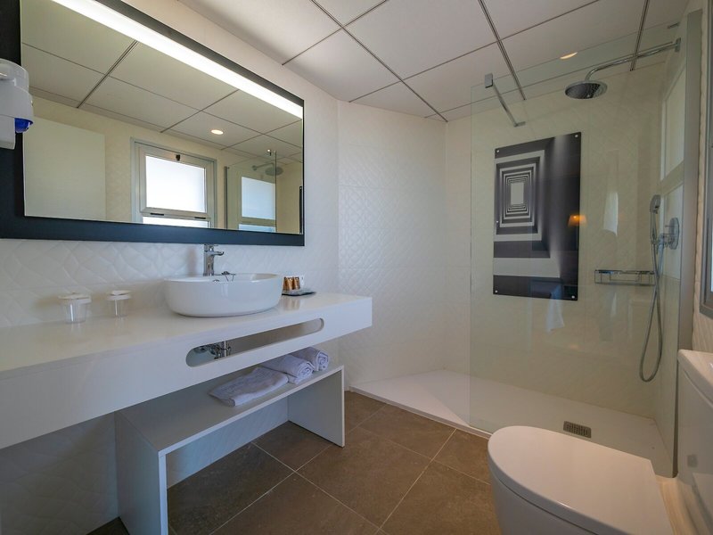Golden Donaire Beach 39 - Bathroom Example