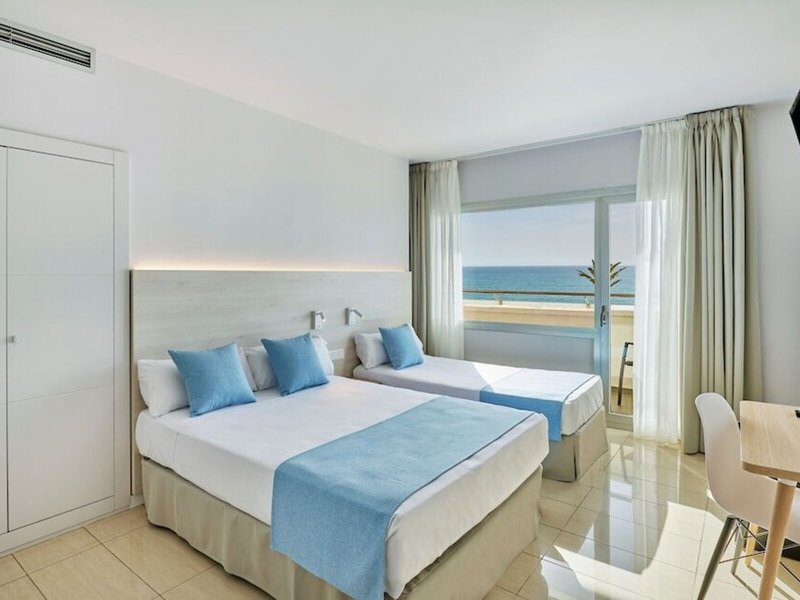 Hotel URH Excelsior 26 - Room Example
