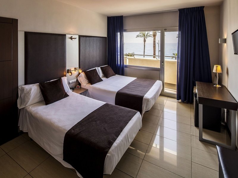 Hotel URH Excelsior 32 - Room Example