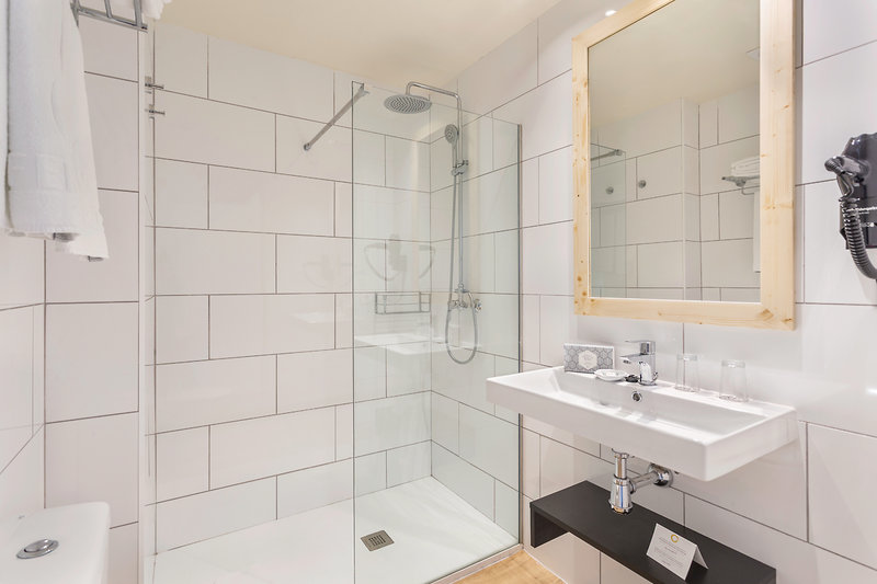 Fergus Style Soller Beach 6 - Bathroom Example