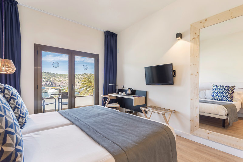 Fergus Style Soller Beach 7 - Room Example